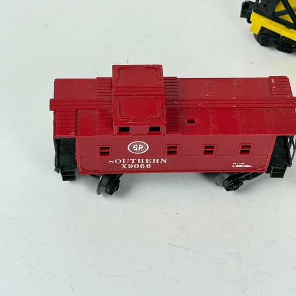 Lionel Caboose Southern X9066 & New York Central Flatcar 16375 Set - Picture 7 of 10
